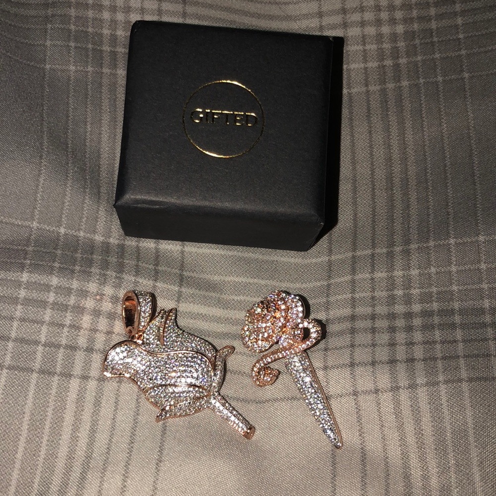 2 rose pendants